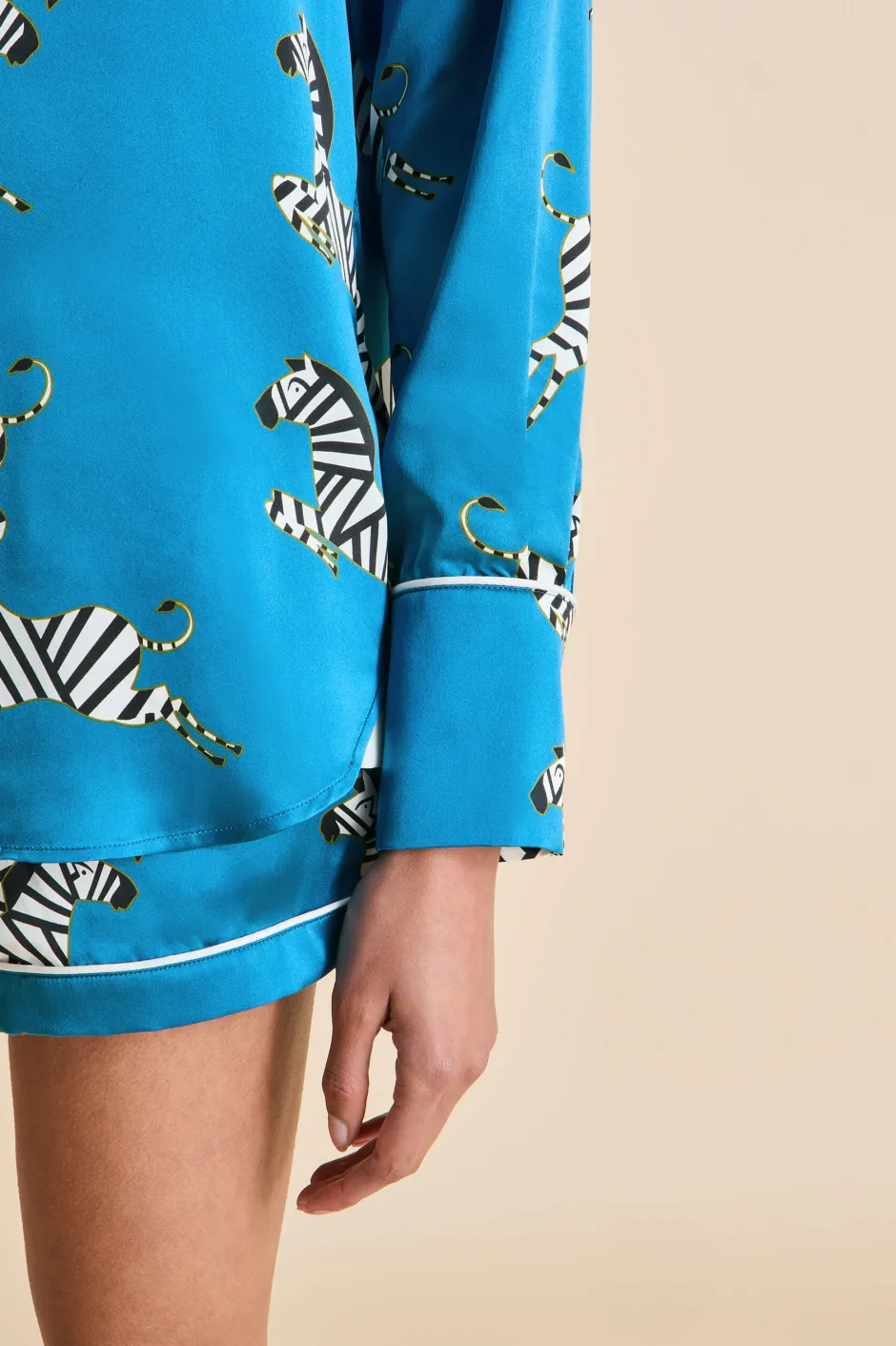 alba_zora_blue_zebra_pajamasin_silk_satin_4.webp Fashion Olivia von Halle Alba Zora Zebra Pajamasin Silk Satin Blue