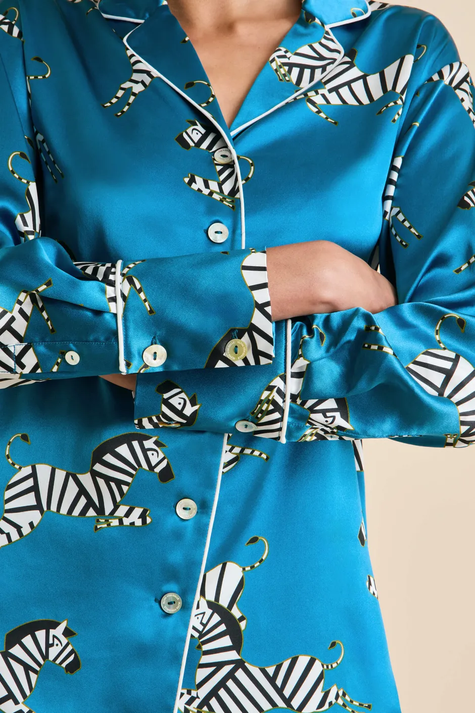 alba_zora_blue_zebra_pajamasin_silk_satin_5.webp Fashion Olivia von Halle Alba Zora Zebra Pajamasin Silk Satin Blue