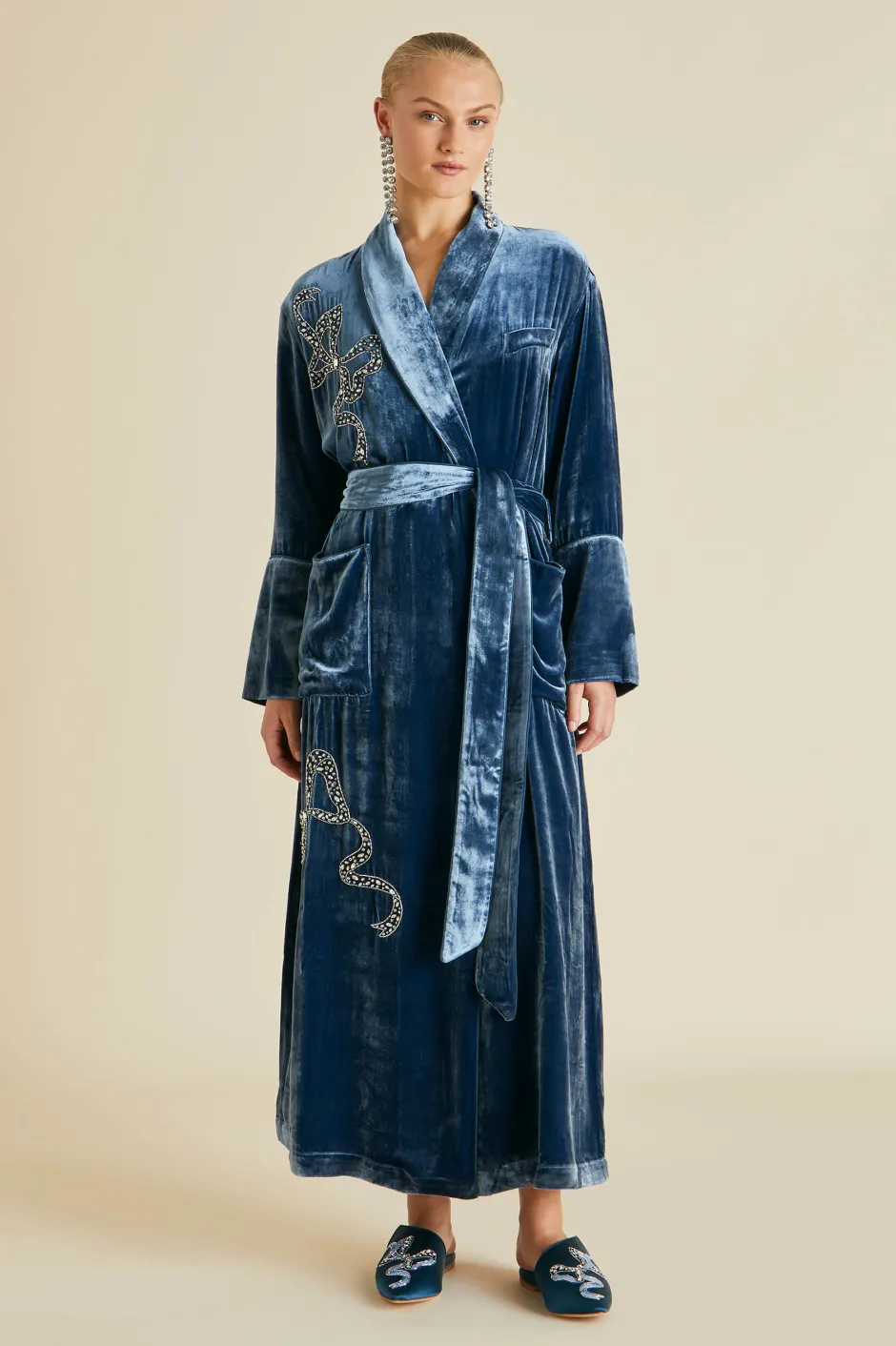 capability_grace_blue_embellished_robein_silk_velvet_2.webp Outlet Olivia von Halle Capability Grace Blue Embellished Robein Silk Velvet