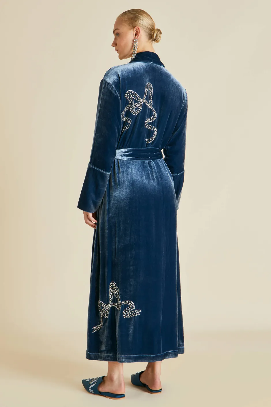 capability_grace_blue_embellished_robein_silk_velvet_3.webp Outlet Olivia von Halle Capability Grace Blue Embellished Robein Silk Velvet