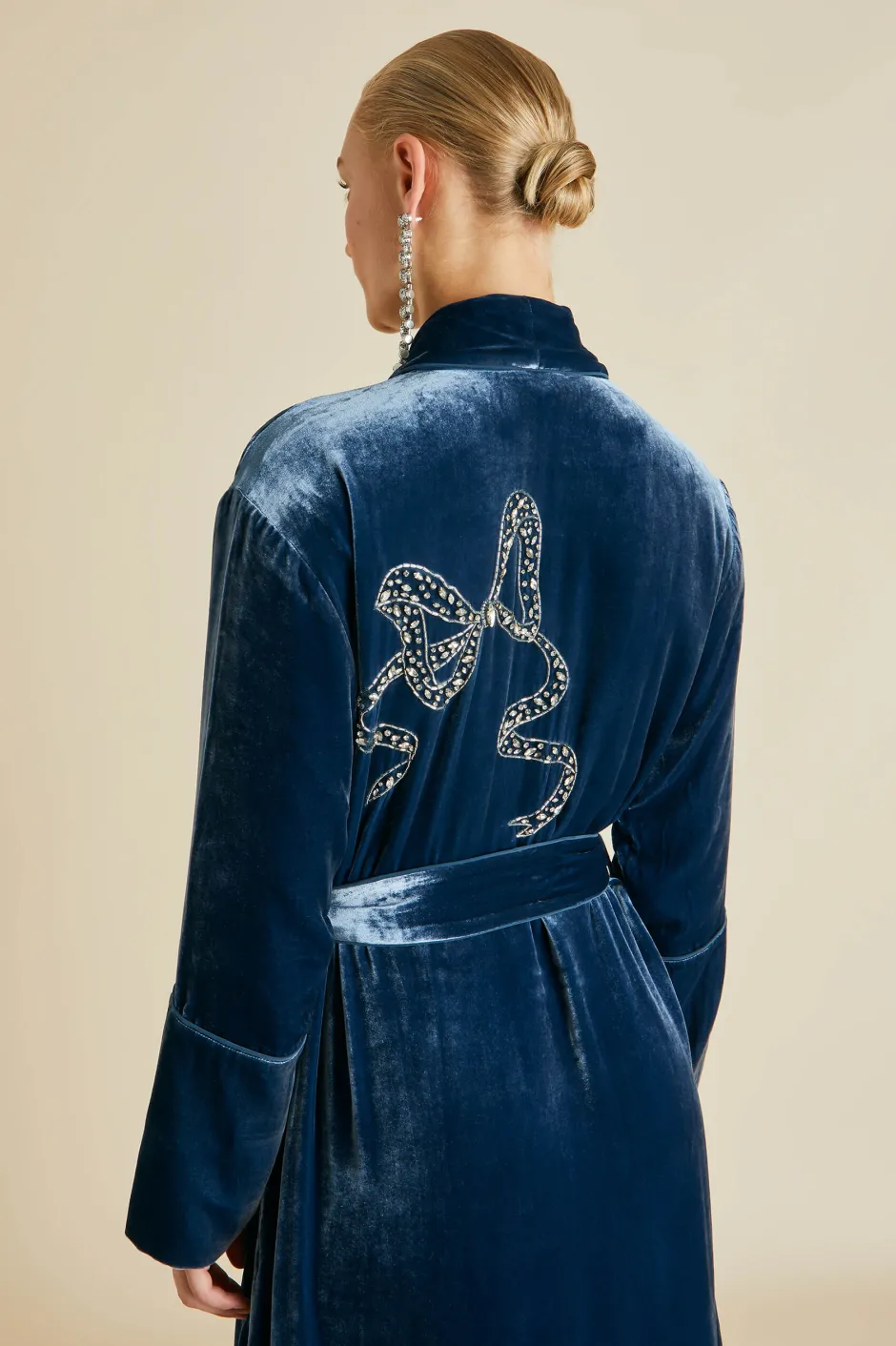 capability_grace_blue_embellished_robein_silk_velvet_4.webp Outlet Olivia von Halle Capability Grace Blue Embellished Robein Silk Velvet