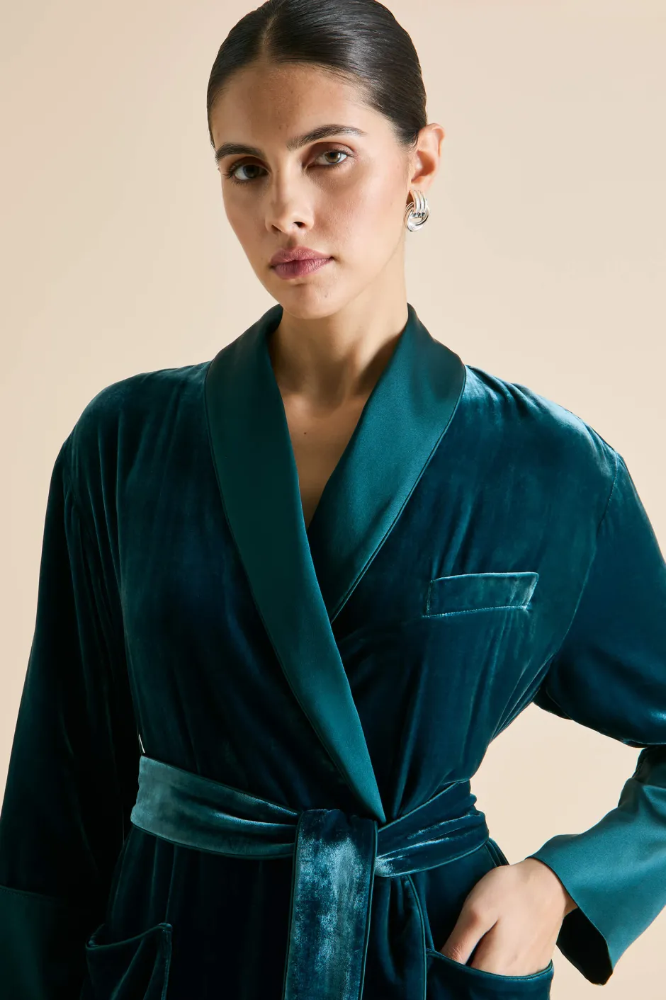 capability_ocean_blue_robein_silk_velvet_3.webp Cheap Olivia von Halle Capability Ocean Robein Silk Velvet Blue