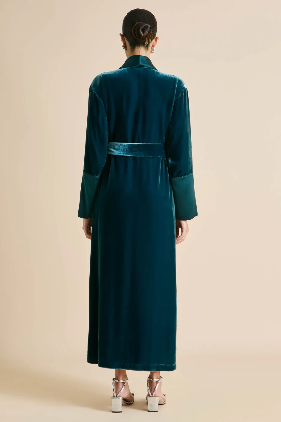 capability_ocean_blue_robein_silk_velvet_4.webp Cheap Olivia von Halle Capability Ocean Robein Silk Velvet Blue