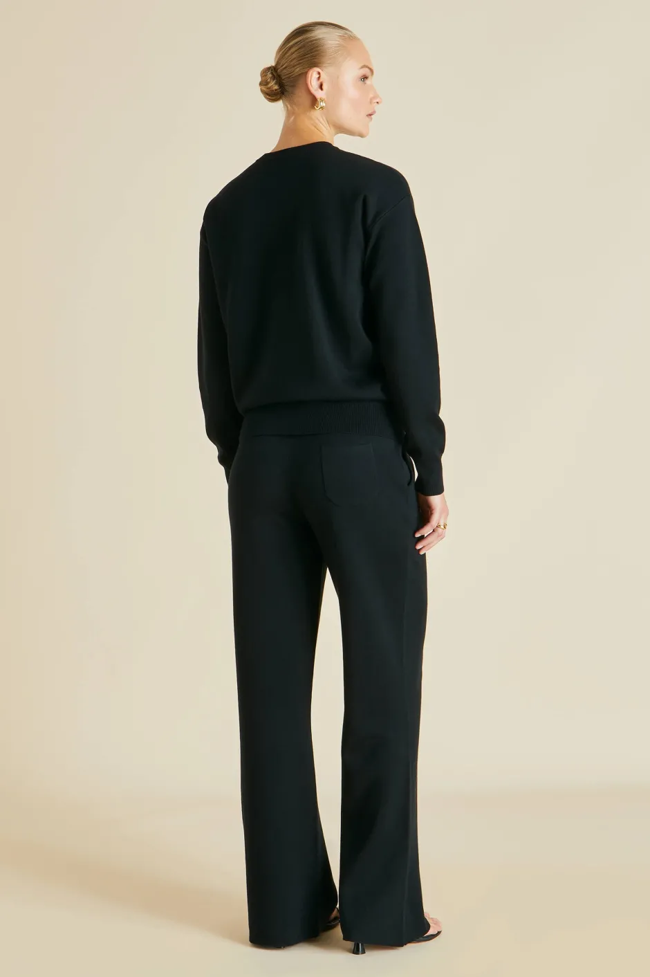 carmel_berlin_black_tracksuitin_silkcashmere_2.webp Fashion Olivia von Halle Carmel Berlin Tracksuitin Silk-Cashmere Black