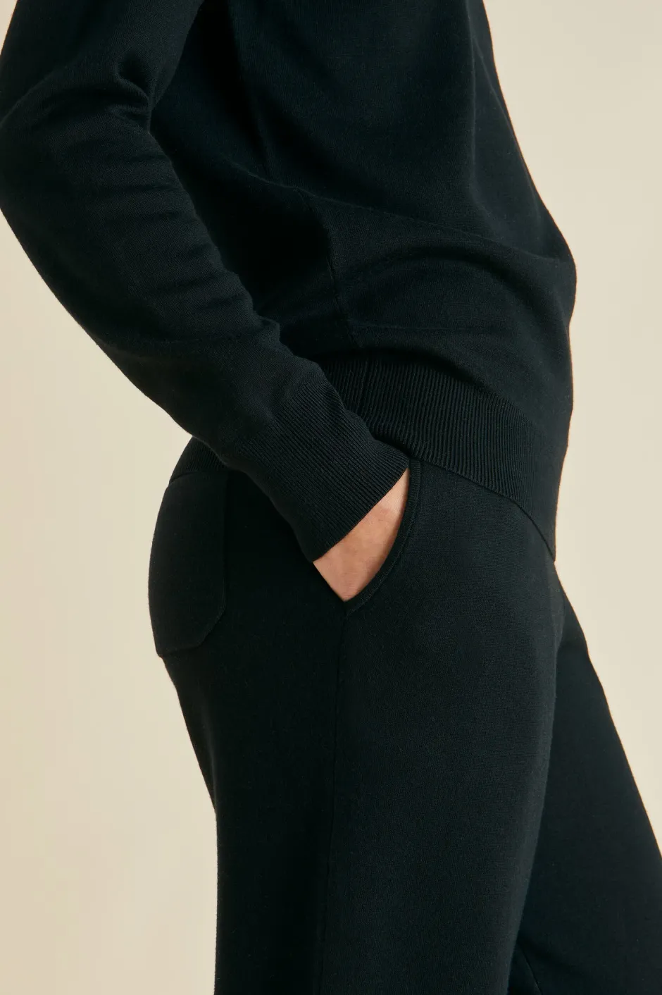 carmel_berlin_black_tracksuitin_silkcashmere_5.webp Fashion Olivia von Halle Carmel Berlin Tracksuitin Silk-Cashmere Black