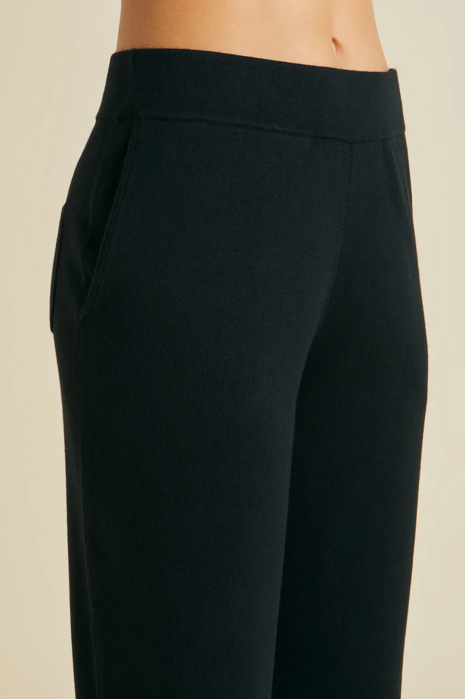 carmel_berlin_black_tracksuitin_silkcashmere_6.webp Fashion Olivia von Halle Carmel Berlin Tracksuitin Silk-Cashmere Black