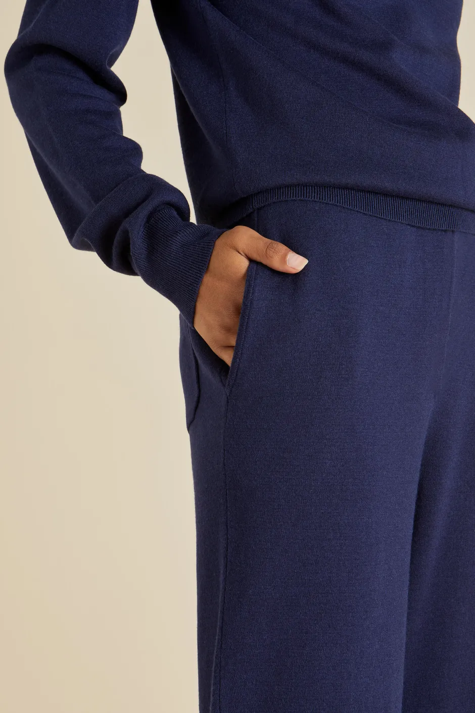 carmel_paris_tracksuitin_silkcashmere_4.webp New Olivia von Halle Carmel Paris Tracksuitin Silk-Cashmere Navy