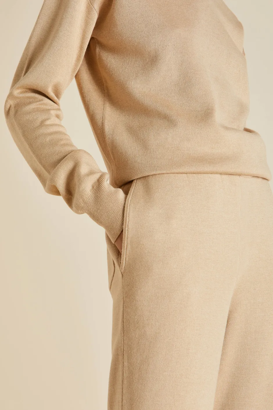 carmel_shanghai_beige_tracksuitin_silkcashmere_6.webp Store Olivia von Halle Carmel Shanghai Tracksuitin Silk-Cashmere Beige