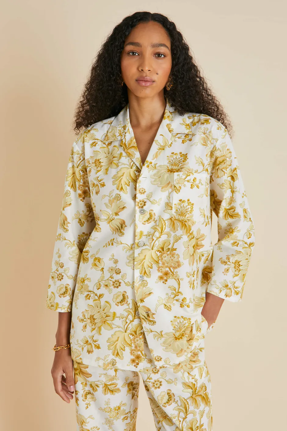 casablanca_aegeus_yellow_floral_pajamasin_cottonsilk_3.webp Fashion Olivia von Halle Casablanca Aegeus Floral Pajamasin Cotton-Silk Yellow