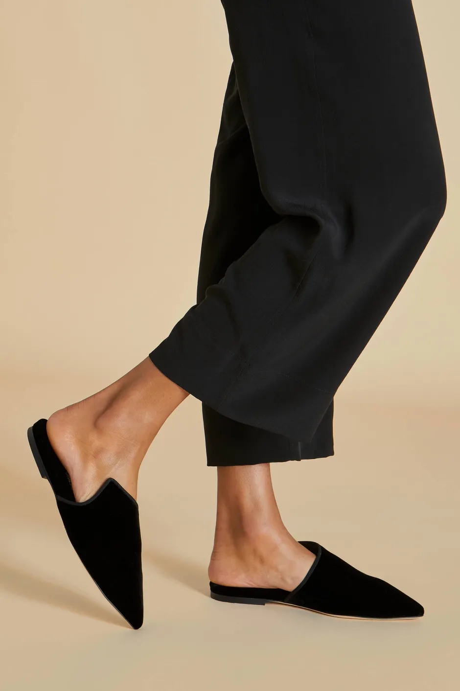 contessa_verona_black_slippersin_velvet_4.webp Outlet Olivia von Halle Contessa Verona Black Slippersin Velvet