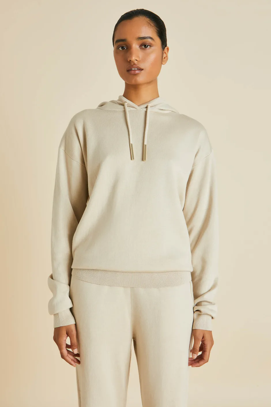 gia_kasbah_cream_tracksuitin_silkcashmere_3.webp Store Olivia von Halle Gia Kasbah Tracksuitin Silk-Cashmere Cream