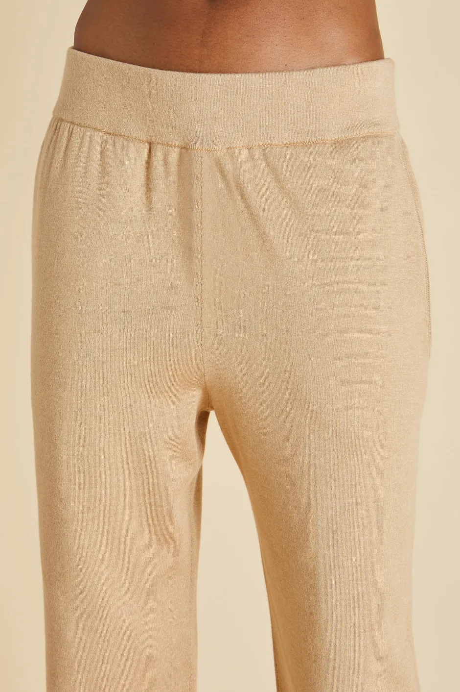 gia_shanghai_beige_tracksuitin_silkcashmere_6.webp Cheap Olivia von Halle Gia Shanghai Tracksuitin Silk-Cashmere Beige