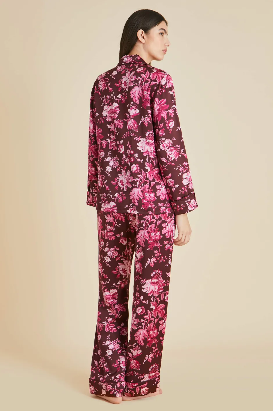 lila_aphrodite_burgundy_floral_pajamasin_silk_satin_2.webp Fashion Olivia von Halle Lila Aphrodite Floral Pajamasin Silk Satin Burgundy