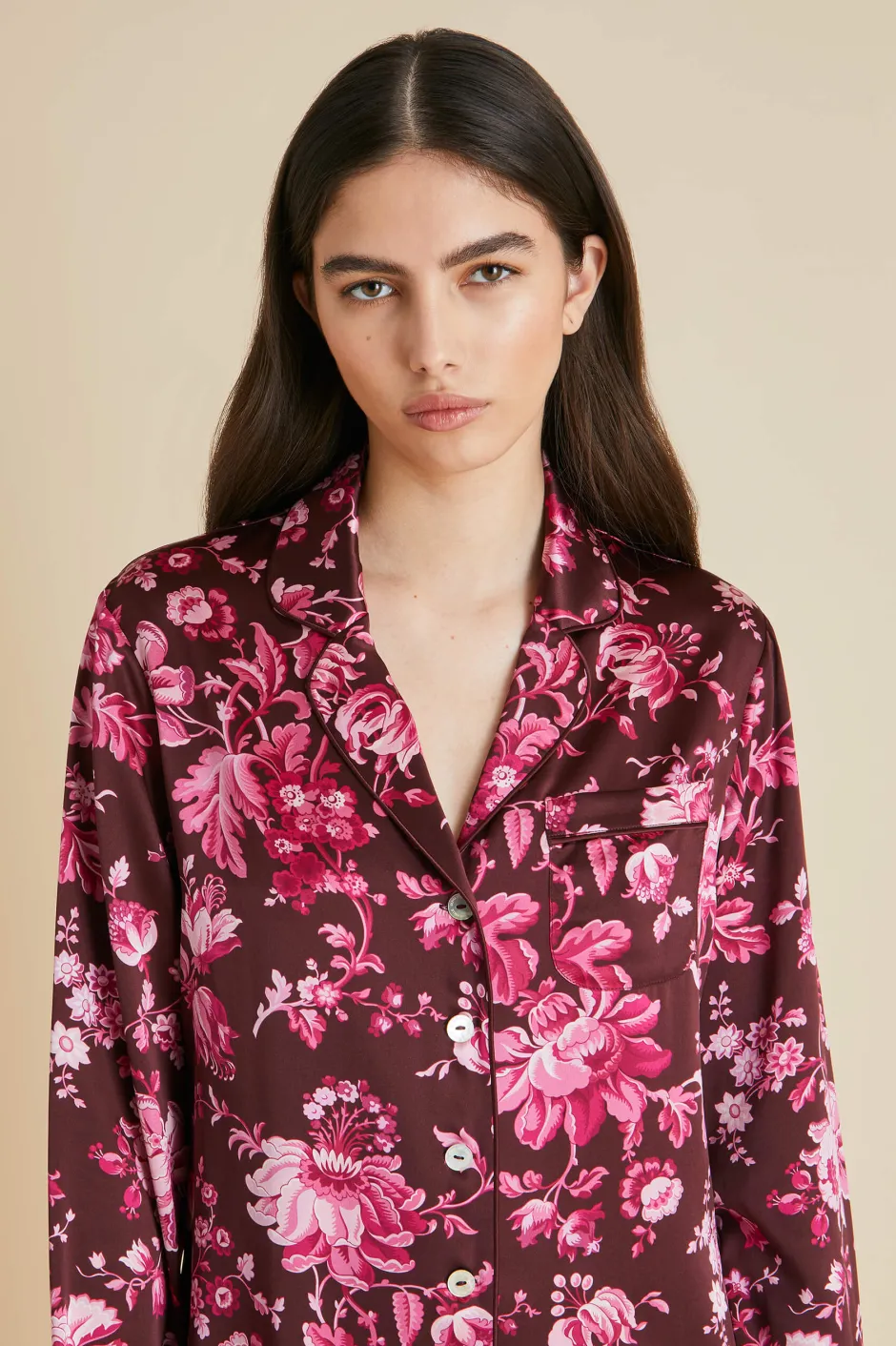 lila_aphrodite_burgundy_floral_pajamasin_silk_satin_3.webp Fashion Olivia von Halle Lila Aphrodite Floral Pajamasin Silk Satin Burgundy