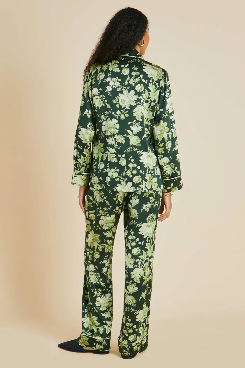 lila_ares_green_floral_pajamasin_silk_satin_2.webp Hot Olivia von Halle Lila Ares Floral Pajamasin Silk Satin Green