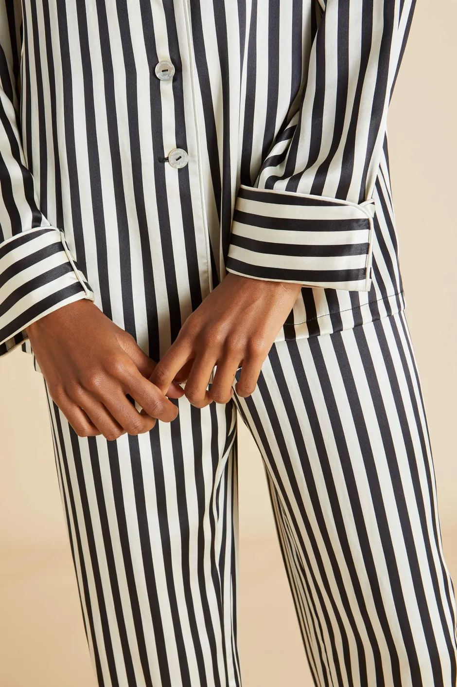 lila_nika_pajamasin_silk_satin_3.webp Shop Olivia von Halle Lila Nika Pajamasin Silk Satin Black