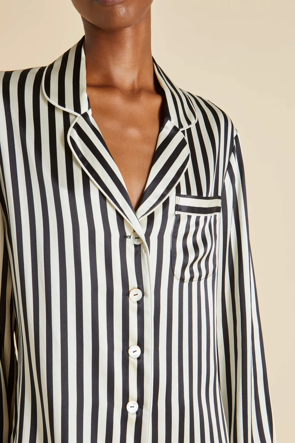 lila_nika_pajamasin_silk_satin_4.webp Shop Olivia von Halle Lila Nika Pajamasin Silk Satin Black