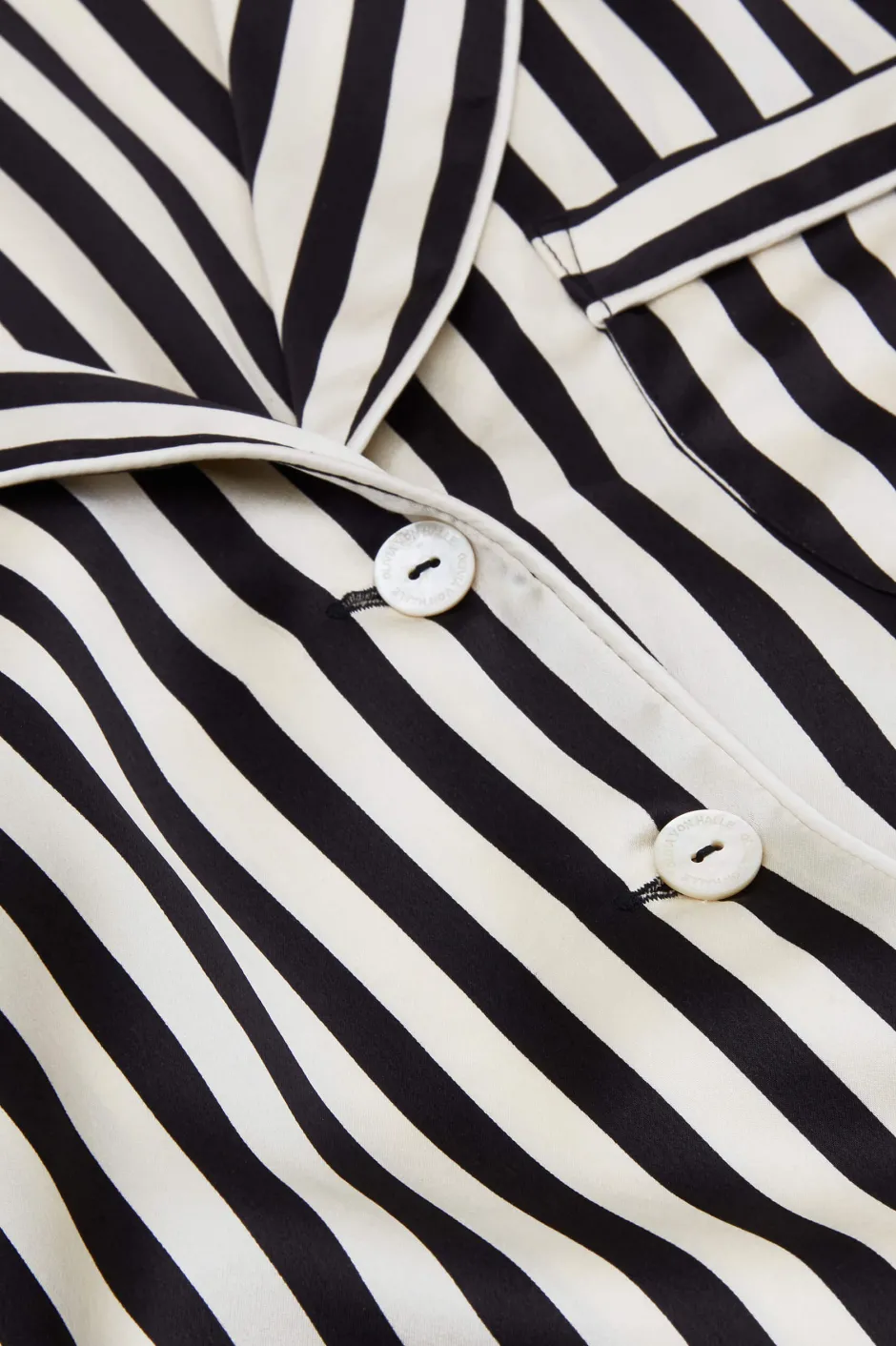 lila_nika_pajamasin_silk_satin_7.webp Shop Olivia von Halle Lila Nika Pajamasin Silk Satin Black