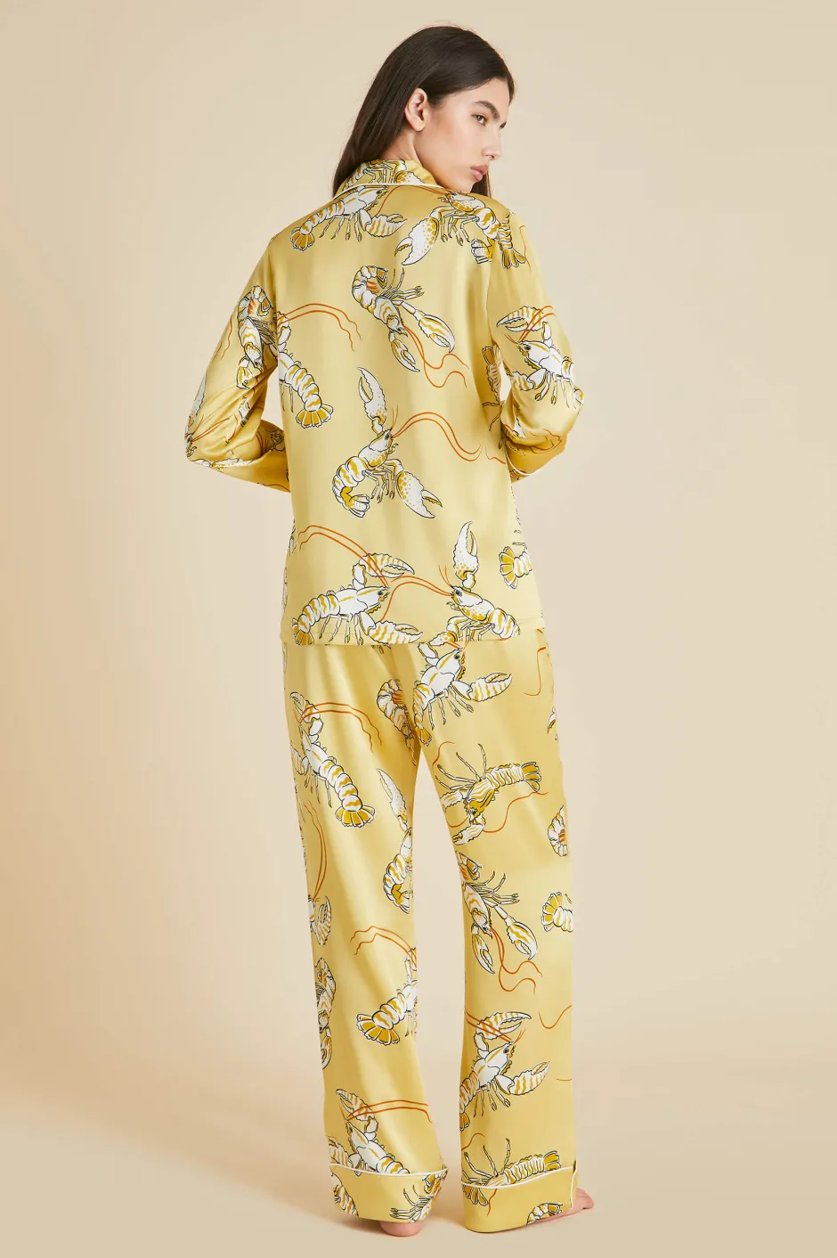 lila_perseus_yellow_lobster_pajamasin_silk_satin_2.webp Sale Olivia von Halle Lila Perseus Lobster Pajamasin Silk Satin Yellow