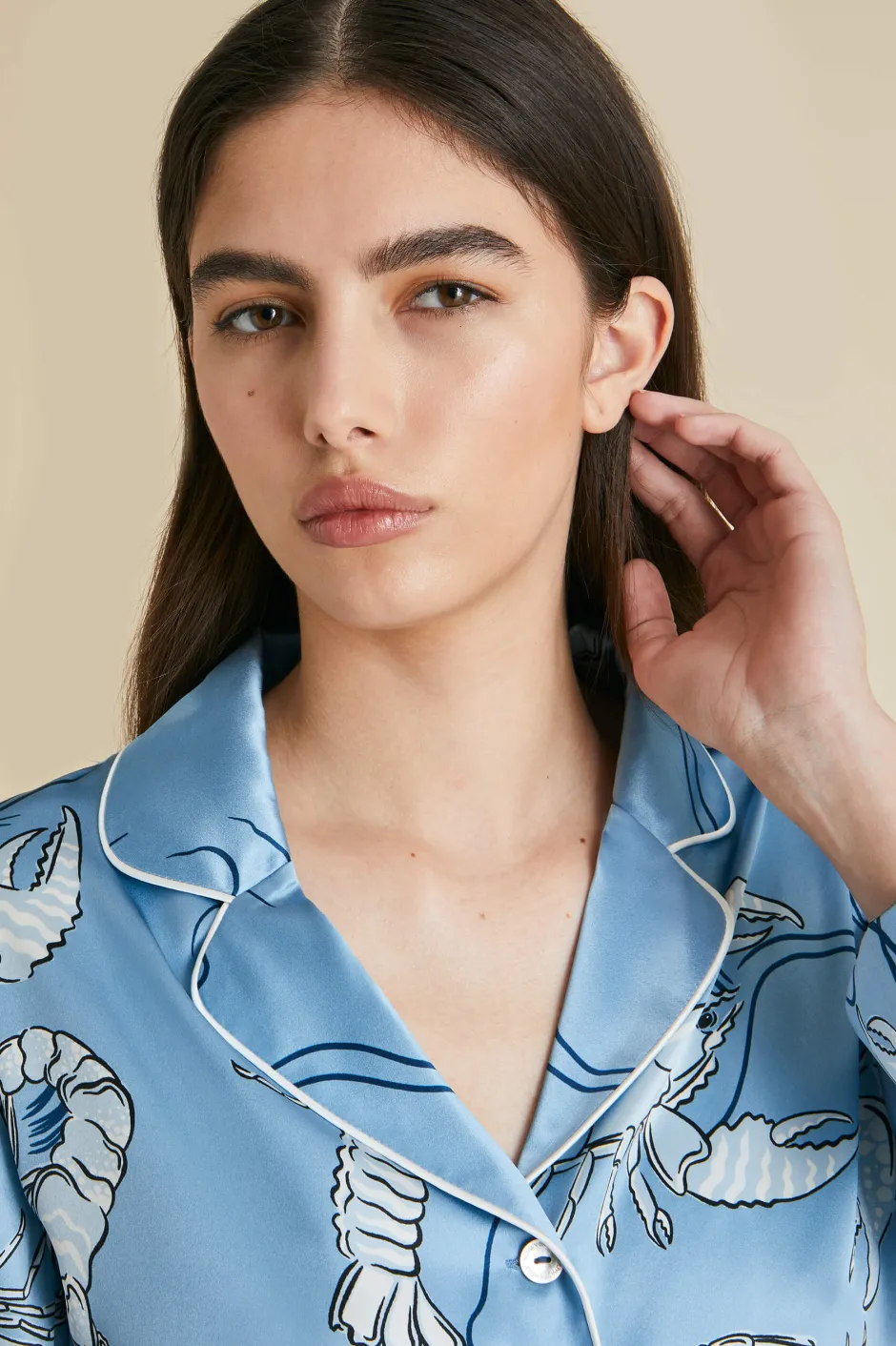 lila_poseidon_blue_lobster_pajamasin_silk_satin_3.webp Hot Olivia von Halle Lila Poseidon Lobster Pajamasin Silk Satin Blue