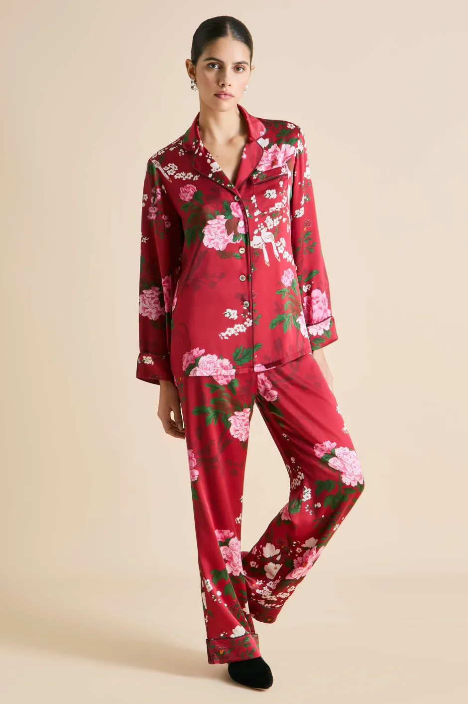 lila_tardieu_red_floral_pajamasin_silk_satin_2.webp Shop Olivia von Halle Lila Tardieu Floral Pajamasin Silk Satin Red