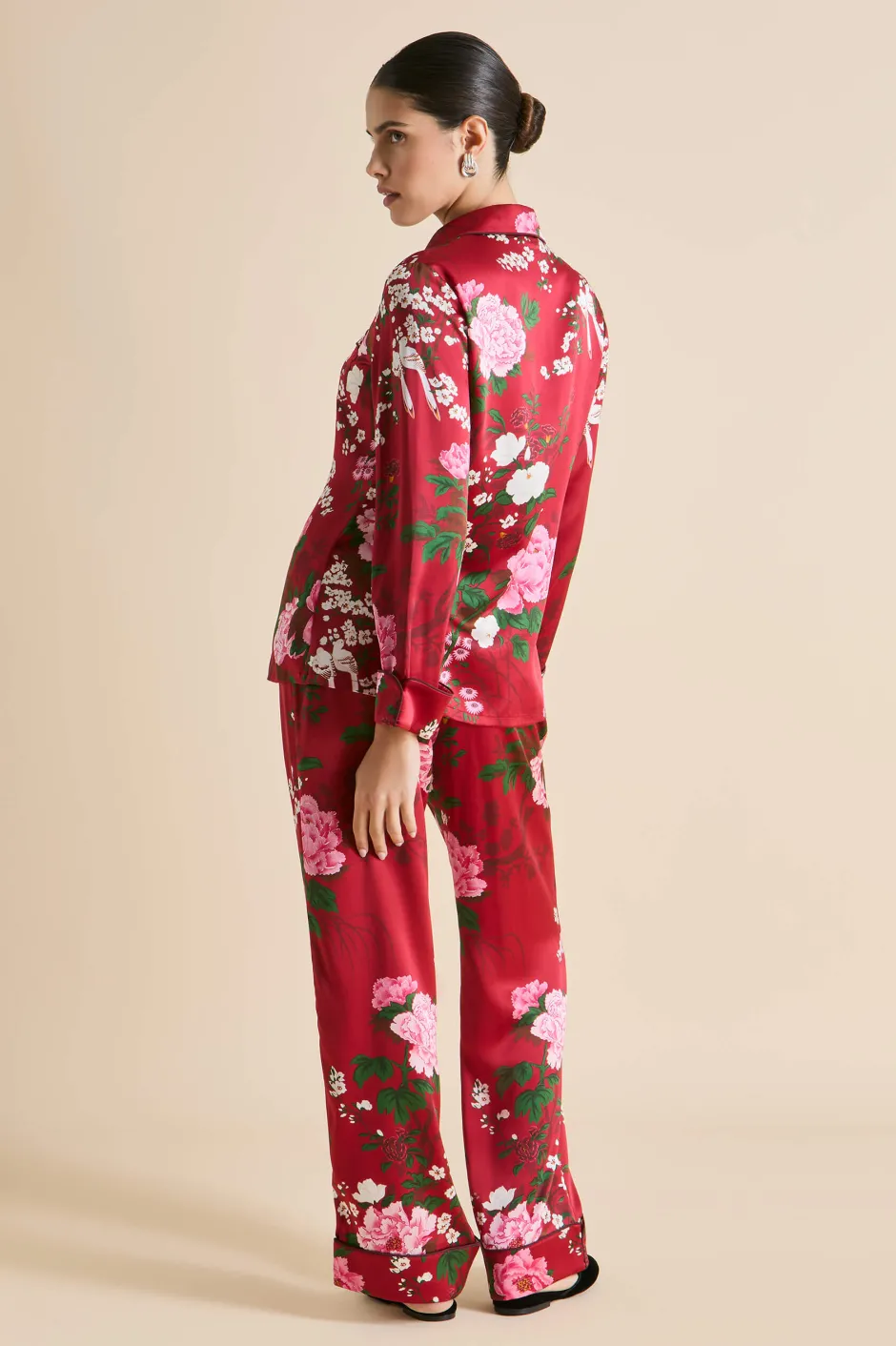 lila_tardieu_red_floral_pajamasin_silk_satin_3.webp Shop Olivia von Halle Lila Tardieu Floral Pajamasin Silk Satin Red