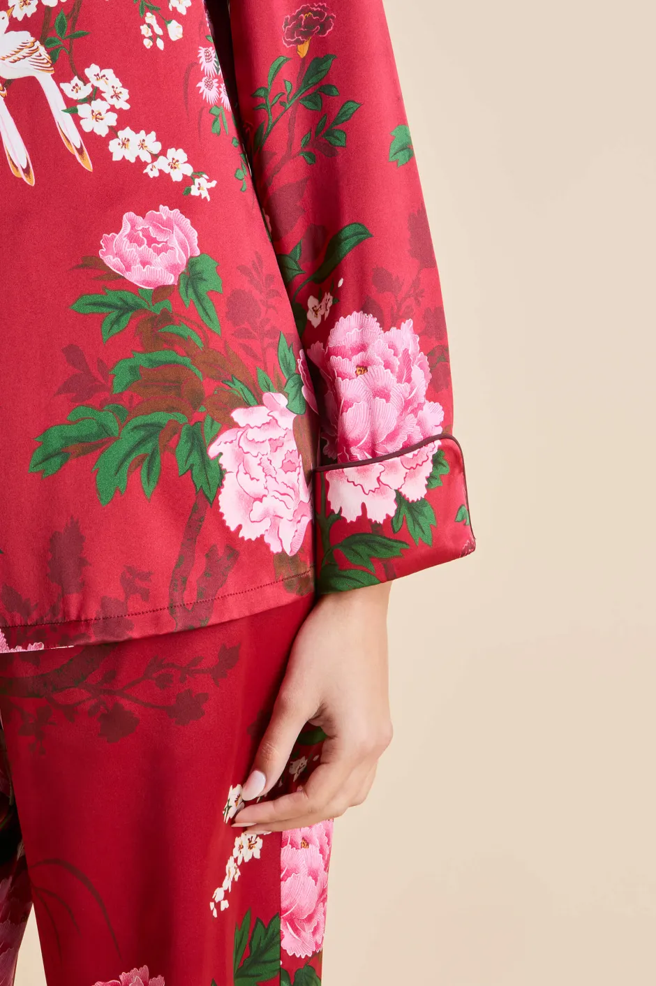 lila_tardieu_red_floral_pajamasin_silk_satin_4.webp Shop Olivia von Halle Lila Tardieu Floral Pajamasin Silk Satin Red