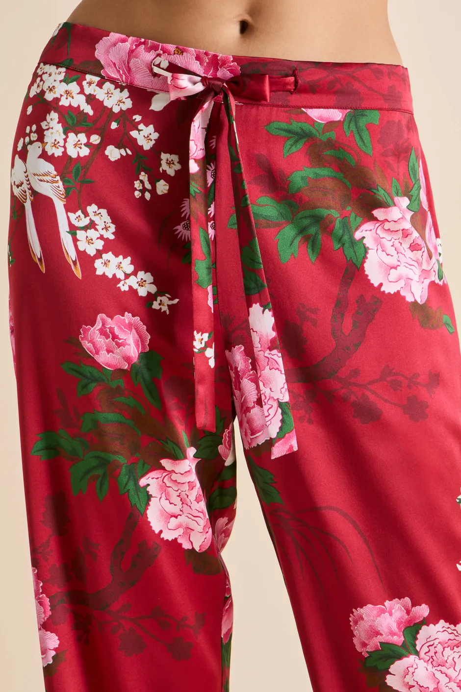 lila_tardieu_red_floral_pajamasin_silk_satin_5.webp Shop Olivia von Halle Lila Tardieu Floral Pajamasin Silk Satin Red