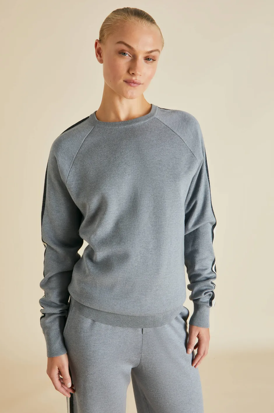 missy_london_gray_tracksuitin_silkcashmere_4.webp Store Olivia von Halle Missy London Tracksuitin Silk-Cashmere Gray