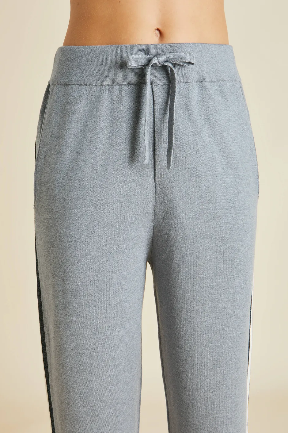missy_london_gray_tracksuitin_silkcashmere_5.webp Store Olivia von Halle Missy London Tracksuitin Silk-Cashmere Gray