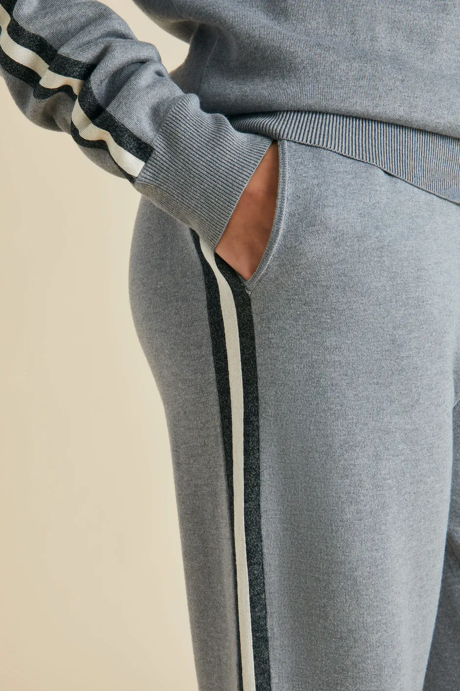 missy_london_gray_tracksuitin_silkcashmere_6.webp Store Olivia von Halle Missy London Tracksuitin Silk-Cashmere Gray