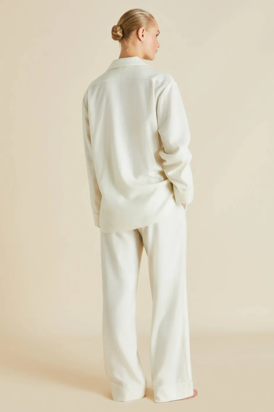 vanderbilt_aspen_ivory_pajamasin_cashmere_3.webp Shop Olivia von Halle Vanderbilt Aspen Pajamasin Cashmere Ivory