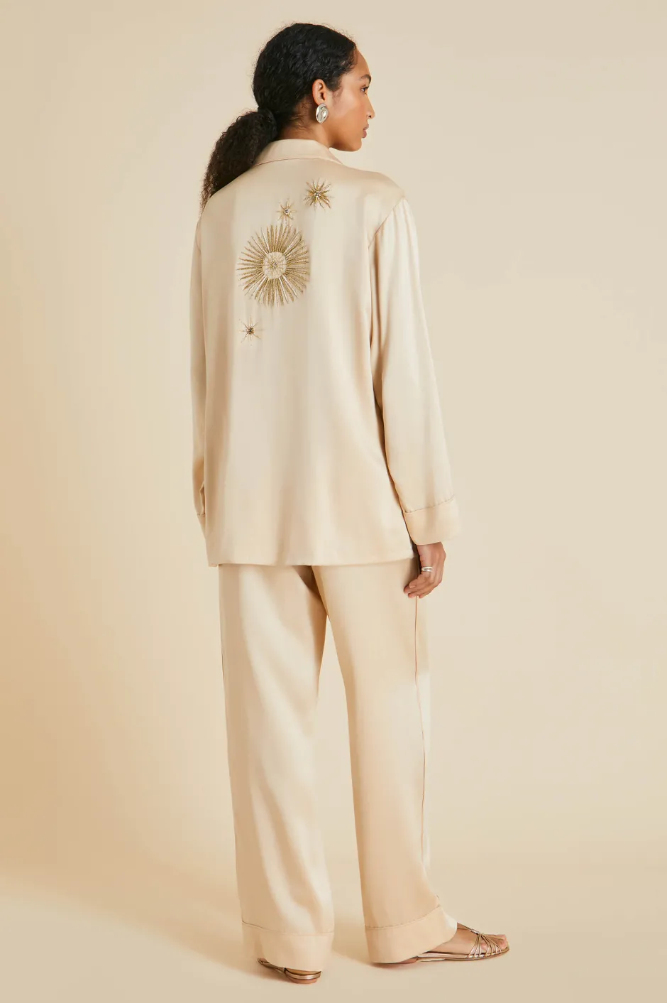 yves_celestine_caramel_embellished_pajamasin_sandwashed_silk_2.webp Outlet Olivia von Halle Yves Celestine Caramel Embellished Pajamasin Sandwashed Silk