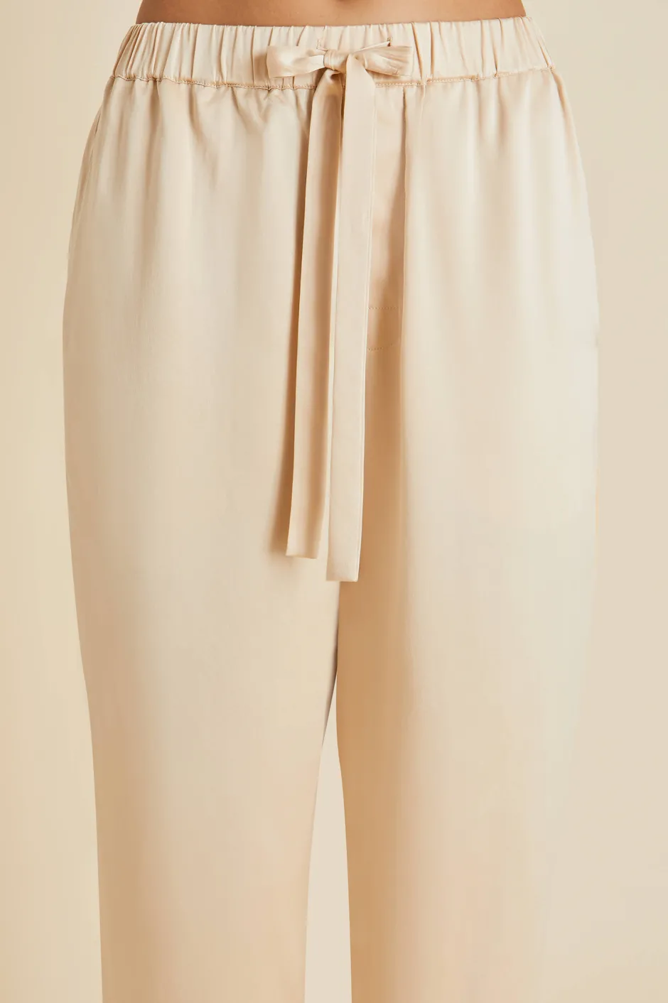 yves_celestine_caramel_embellished_pajamasin_sandwashed_silk_7.webp Outlet Olivia von Halle Yves Celestine Caramel Embellished Pajamasin Sandwashed Silk