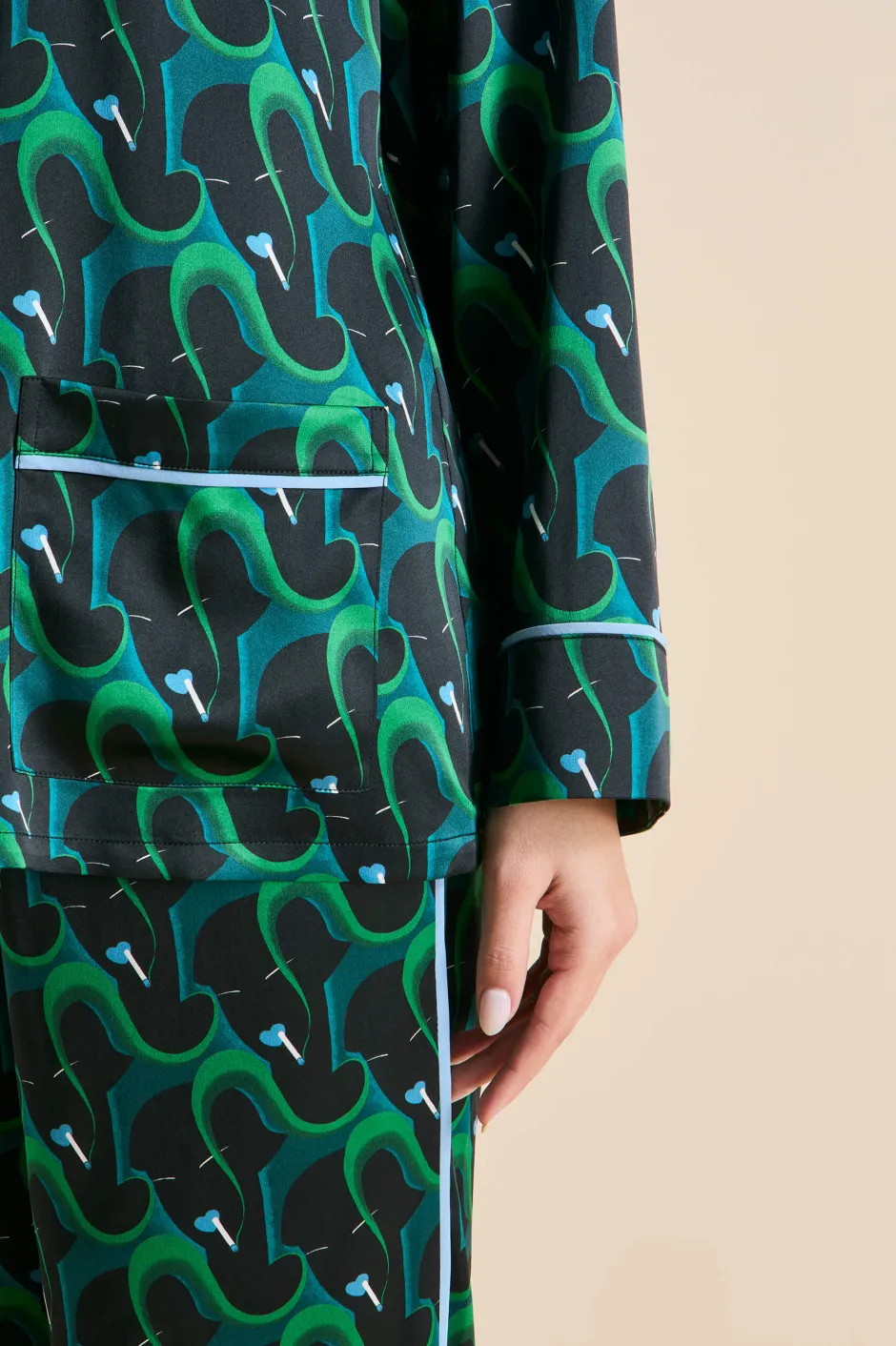 yves_colette_green_figure_pajamasin_silk_satin_5.webp Shop Olivia von Halle Yves Colette Figure Pajamasin Silk Satin Green