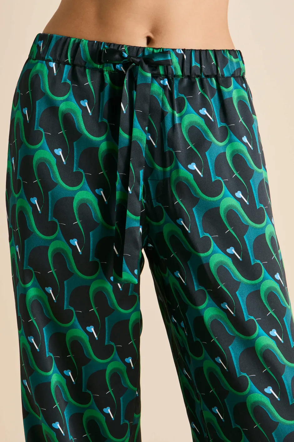 yves_colette_green_figure_pajamasin_silk_satin_6.webp Shop Olivia von Halle Yves Colette Figure Pajamasin Silk Satin Green