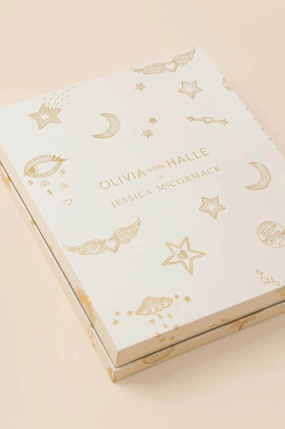 yves_desire_ivory_pajamasin_silk_with_ruby_and_diamond_buttons_by_jessica_mccormack_8.webp Sale Olivia von Halle Yves Desire pajamasin Silk with Ruby and Diamond Buttons by Jessica McCormack Ivory