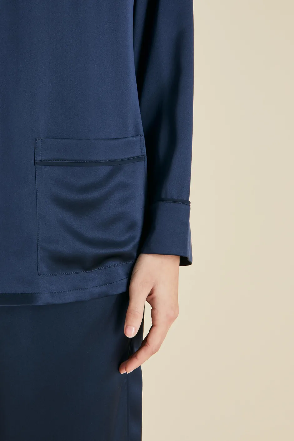 yves_navy_pajamasin_silk_satin_4.webp Outlet Olivia von Halle Yves Pajamasin Silk Satin Navy